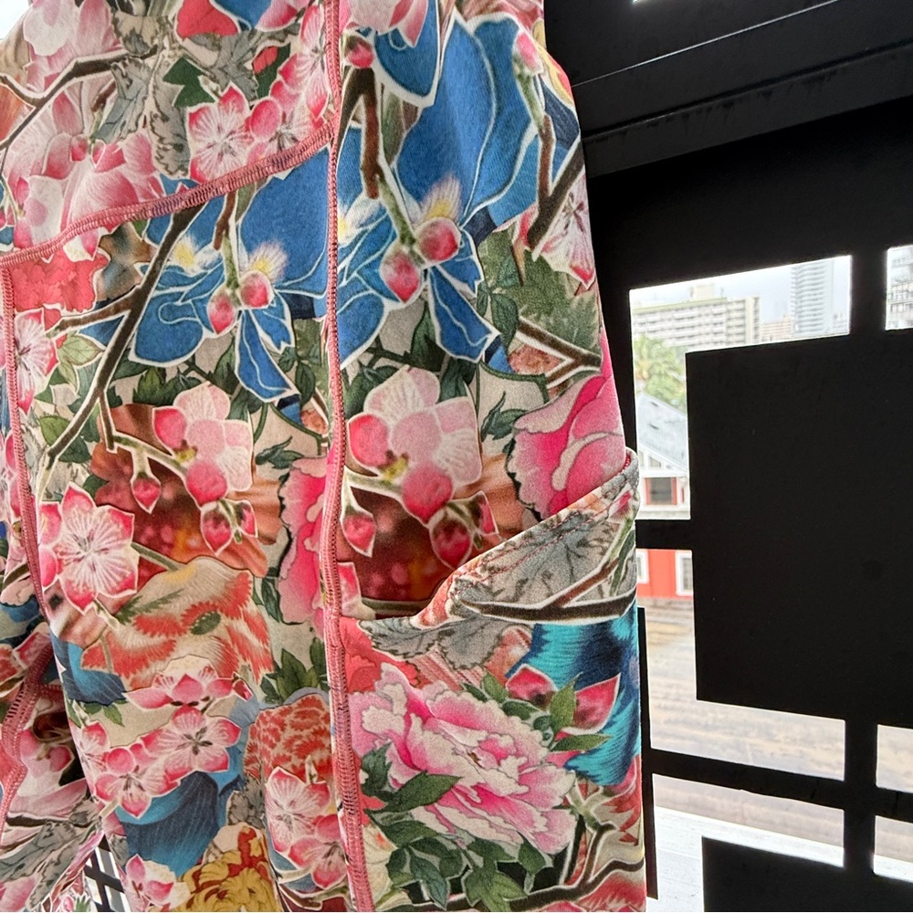 🔥 Hard-to-Find SeaWheeze 2018 On Pace Top & Leggings Set in Floral Coral - Picture 5 of 12